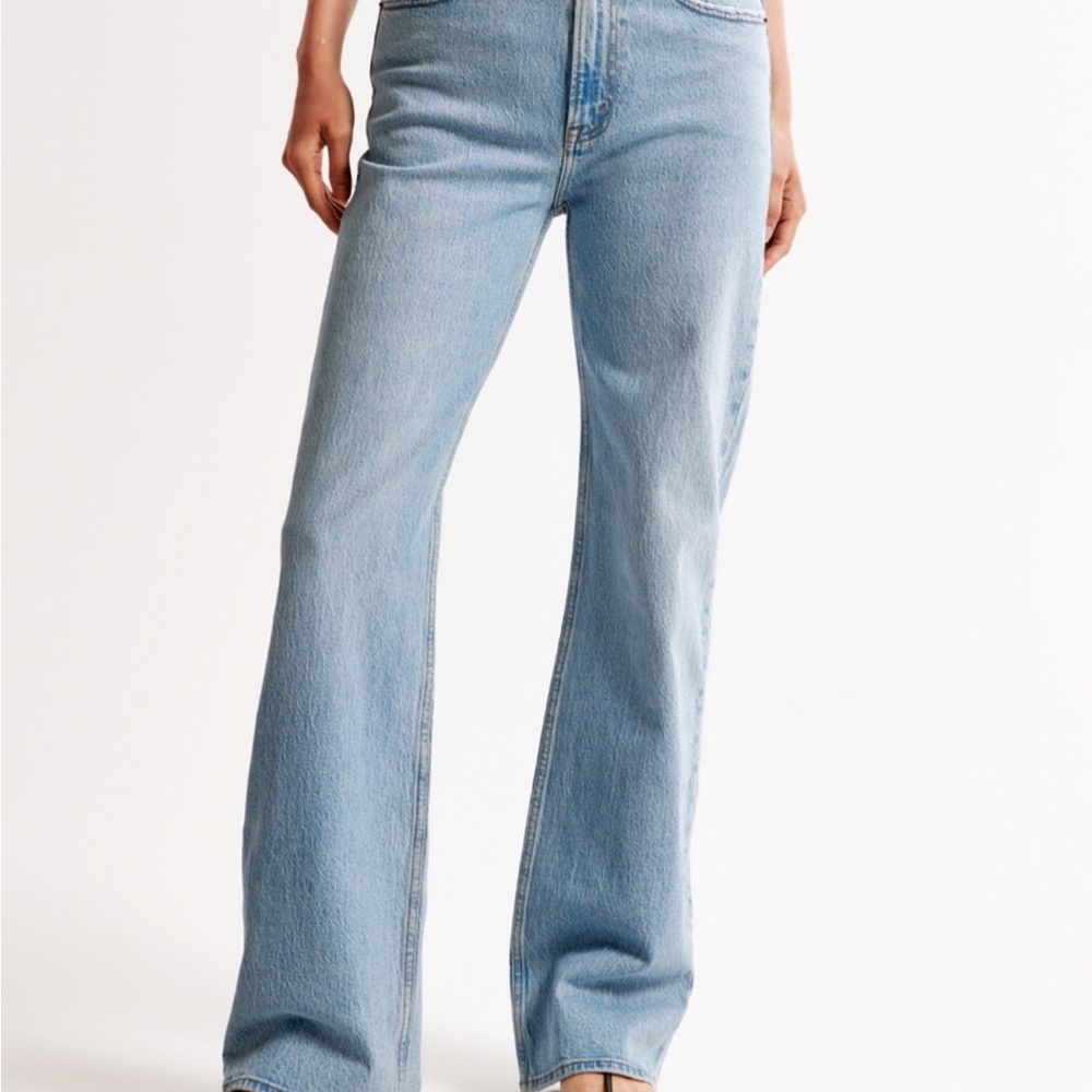 NEW Abercrombie Curve Love 90s High Rise Relaxed Jean